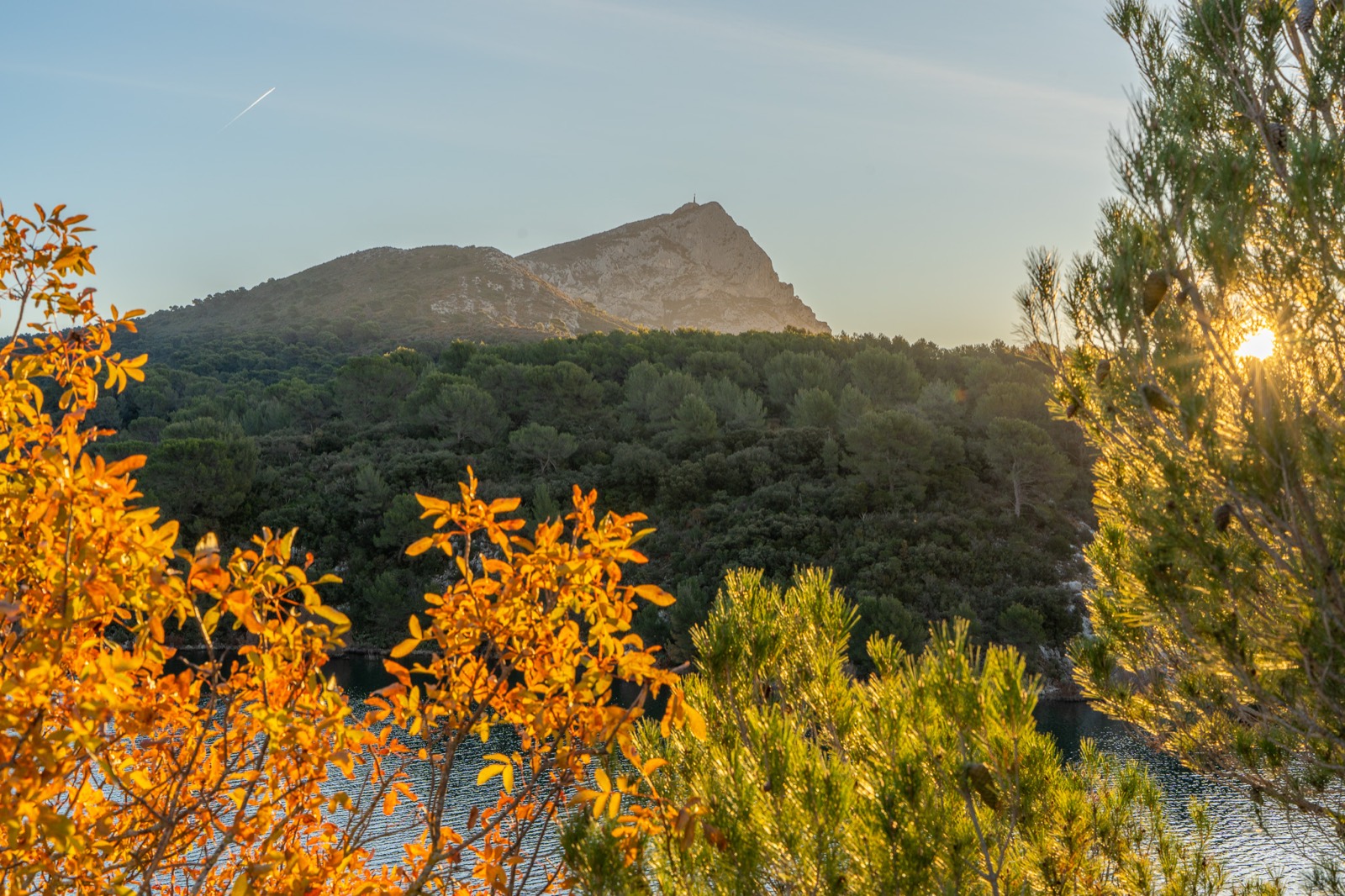 La montagne Sainte-Victoire au coucher du soleil, près d'Aix-en-Provence