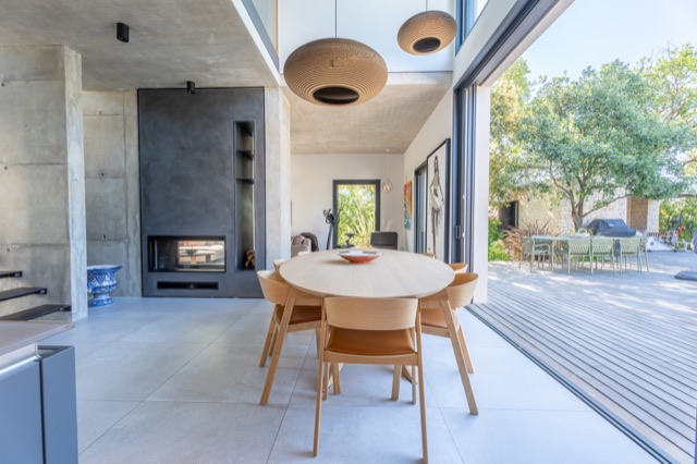Séjour de villa d'architecte ouvert sur la terrasse — photographe professionnel Aix-en-Provence