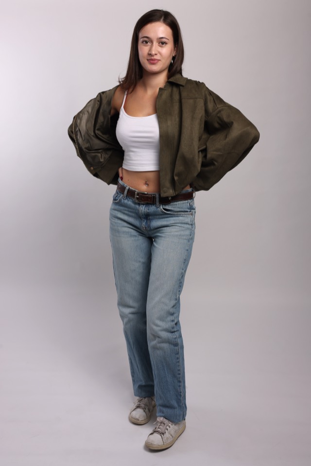 Portrait studio sur fond neutre réalisé au flash